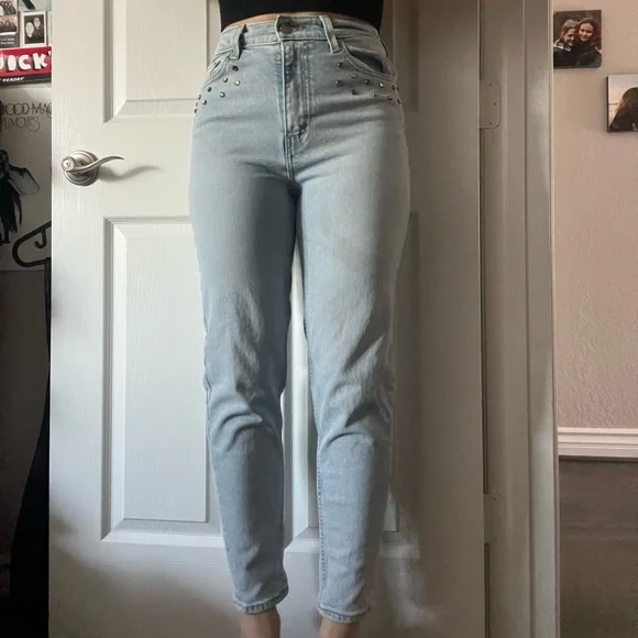 Levi’s Embellished Mom Jeans - Picture 15 of 16